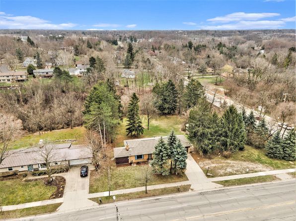 2426 Leonard St NE, Grand Rapids, MI 49505