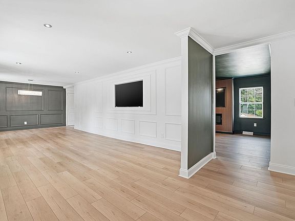 4th image of 220 E Belvedere Rd