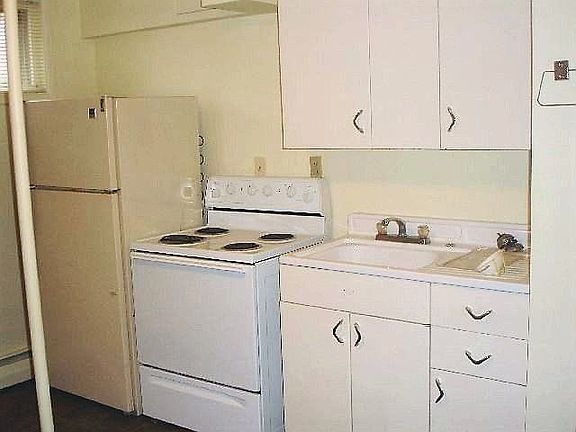 3rd image of 941 Lewis Ave APT 6