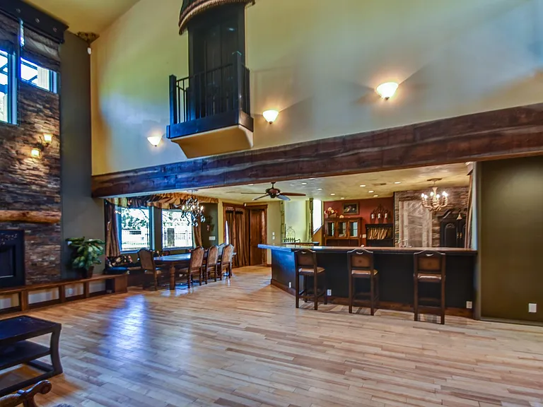 1341 E Ivyglen St — Photo 27