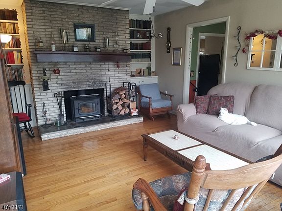 3rd image of 929 Plymouth Lake Dr E