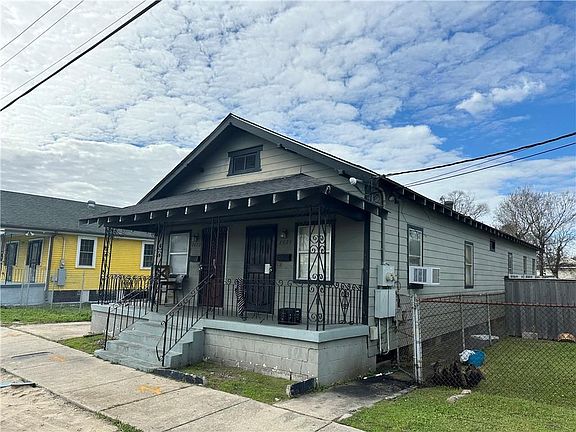 2nd image of 2622 Frenchmen St
