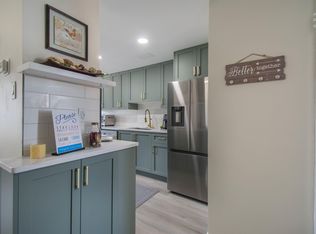 Amberly Court, Edmonton, AB T5A 2H9