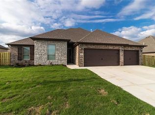 301 Cisterna Dr, Centerton, AR 72719