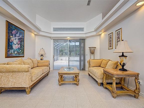 5th image of 32 Corkwood Blvd