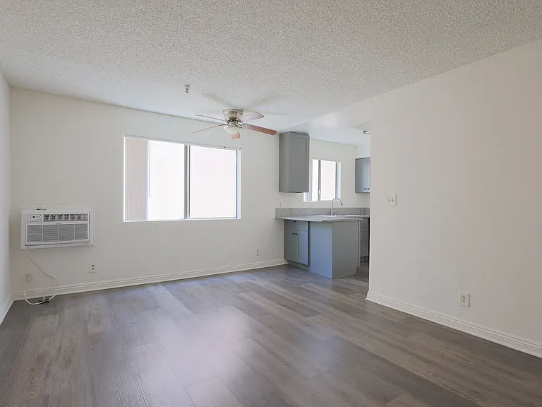 2839 Francis Ave — Photo 17