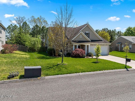 2nd image of 2422 Ancient Oak Ln
