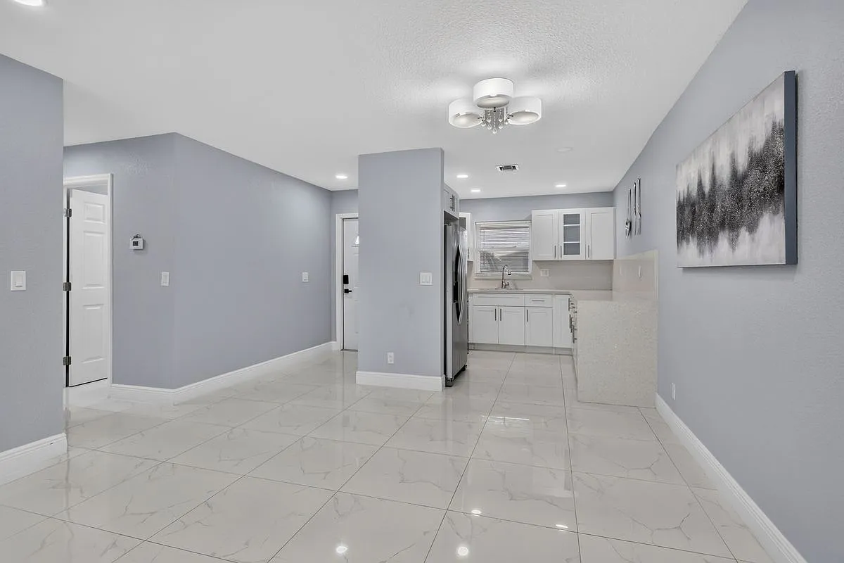 2 bed, 2.0 bath, 895 sqft, $2,000 — Photo 4