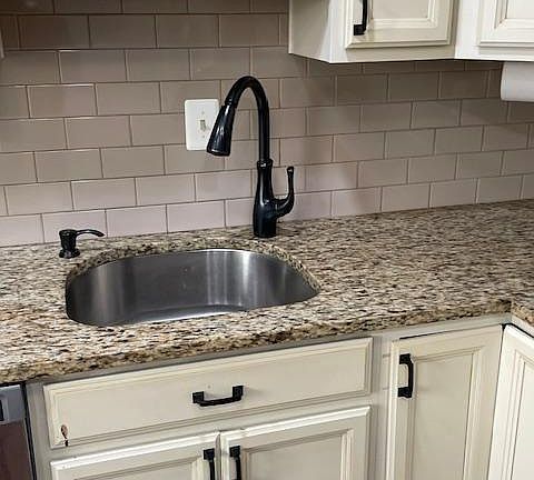 4th image of 5305 Macwood Dr