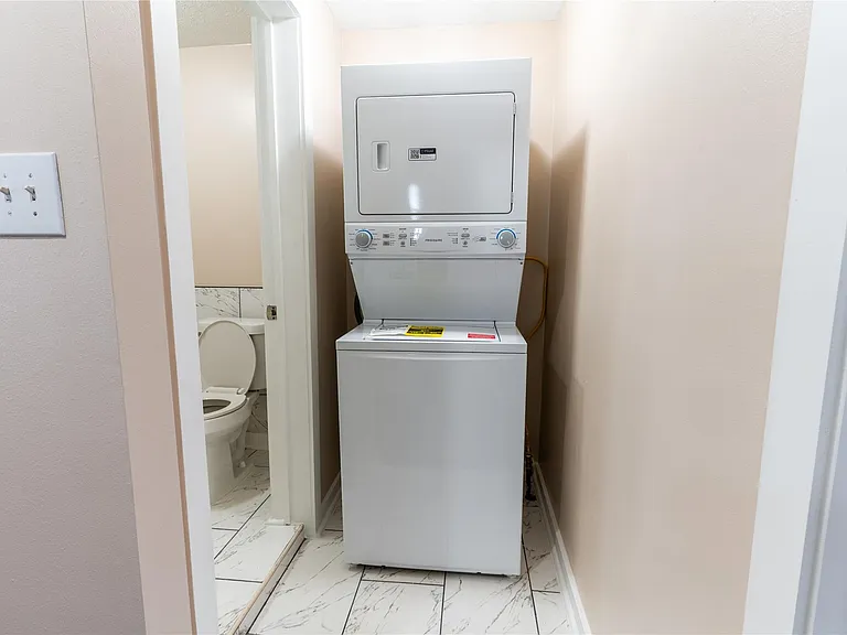 307 N Live Oak St #2 — Photo 14
