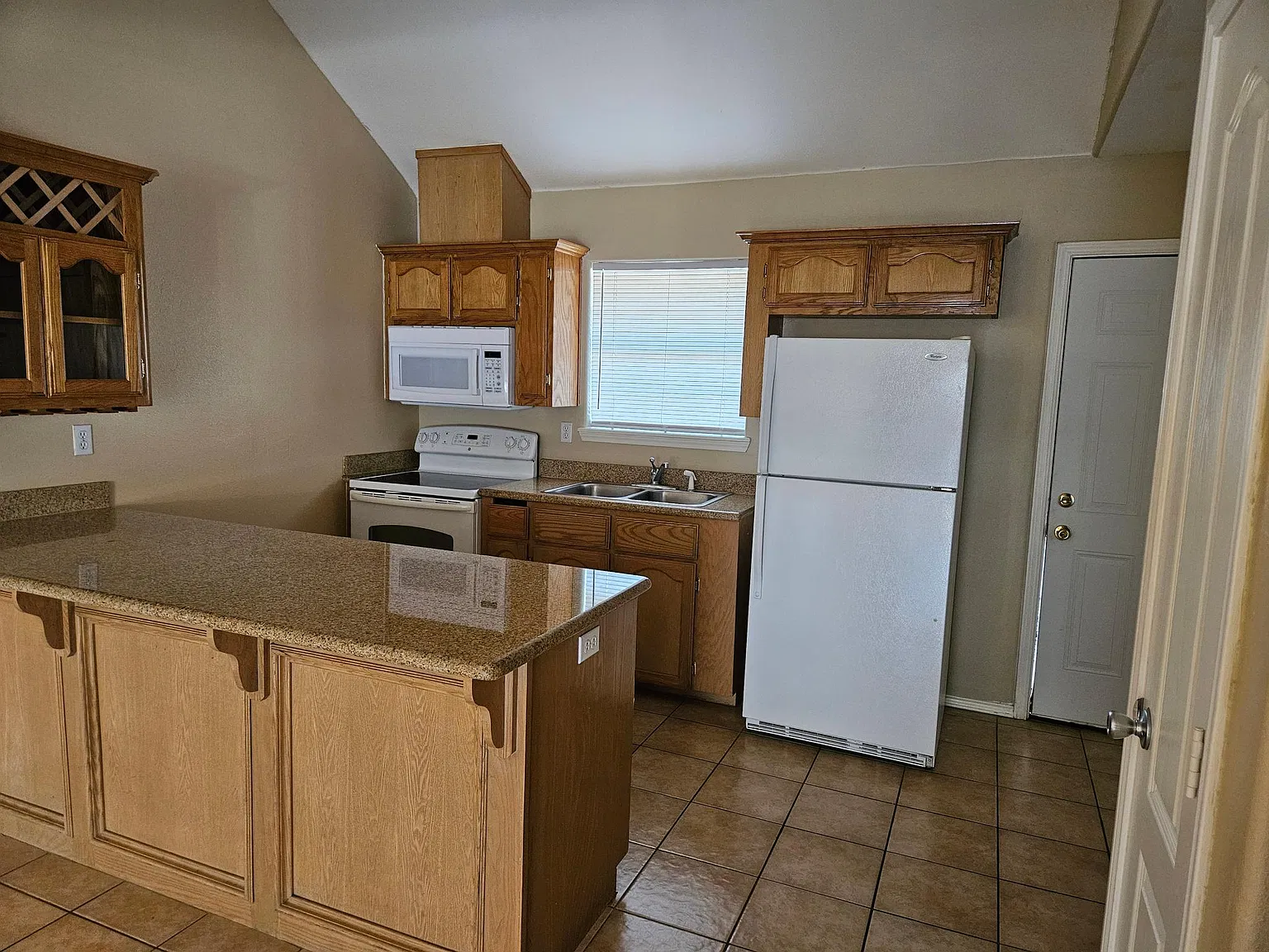 1 bed, 718 sqft, $680 — Photo 3