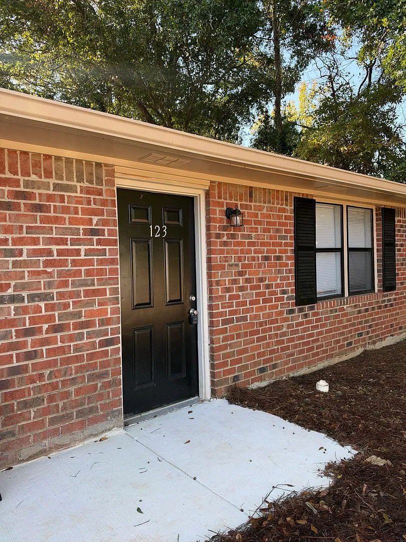 121/123 Deer Creek Ct — Photo 1