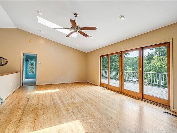 3rd image of 110 Clubhouse Dr