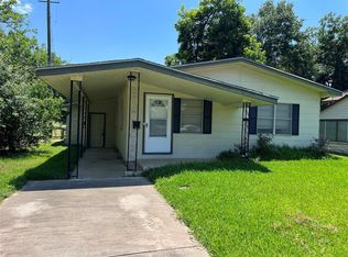 1002 Fowlkes St, Sealy, TX 77474