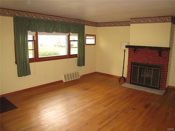 5th image of 235 Academy Pl