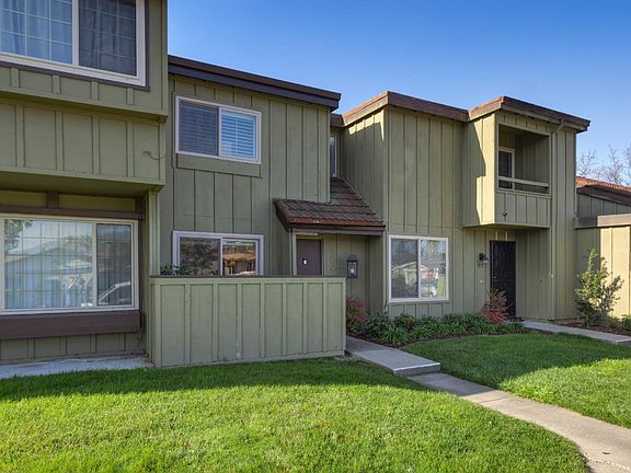 2nd image of 807 Beaver Creek Way