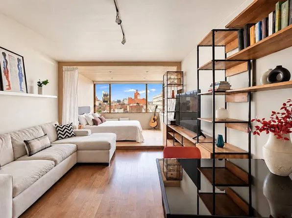 393 W 49th St APT 6H, New York, NY 10019