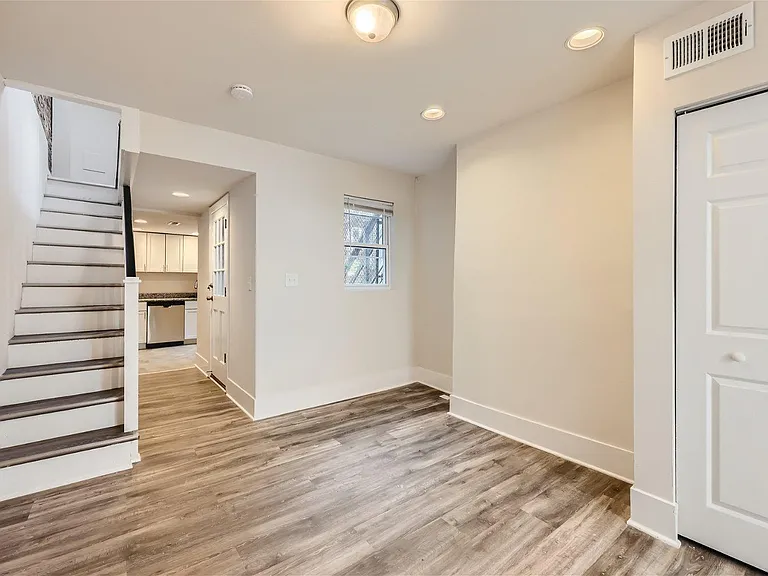 521 S Dallas St — Photo 2