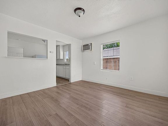 4th image of 2398 Oakmont St