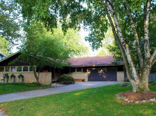 1746 Danby Ln SE, East Grand Rapids, MI 49506