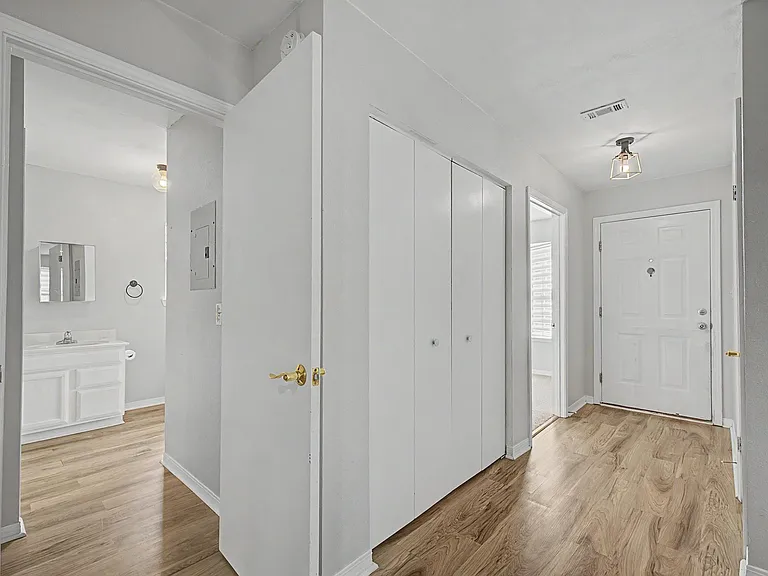 126 Manchester St — Photo 14