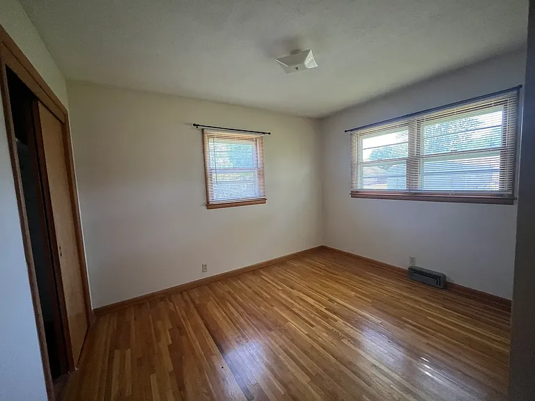 2076 Roach St — Photo 7