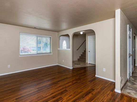 5th image of 1705 SE Market St