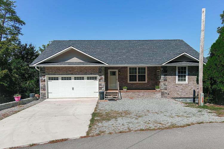 2nd image of 1720 Mountain Dr
