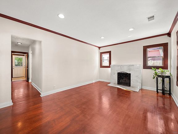 5th image of 1721 N Bush St