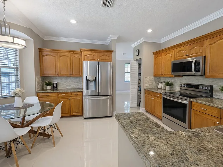 131 Cameron Ct — Photo 8