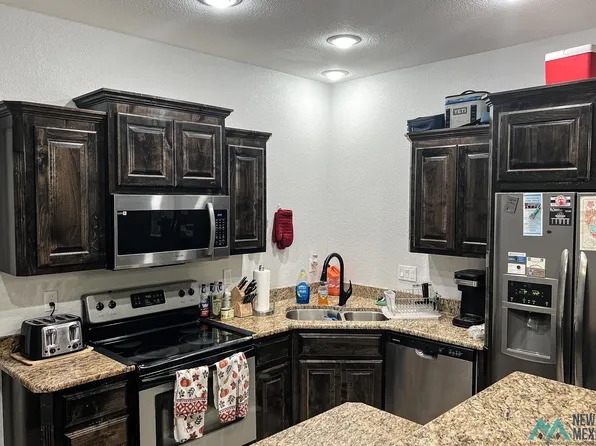 717 Almond Tree Ln, Clovis, NM 88101