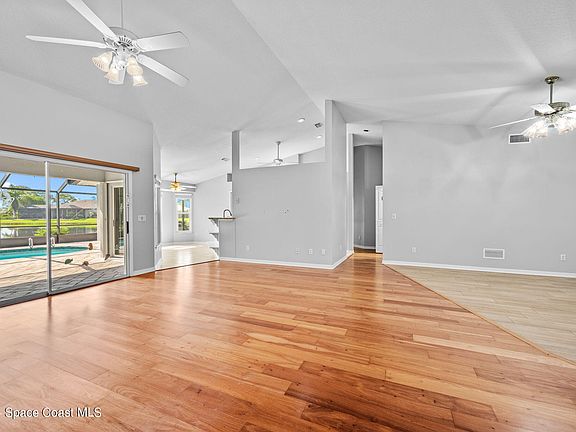 5th image of 935 Wildwood Dr
