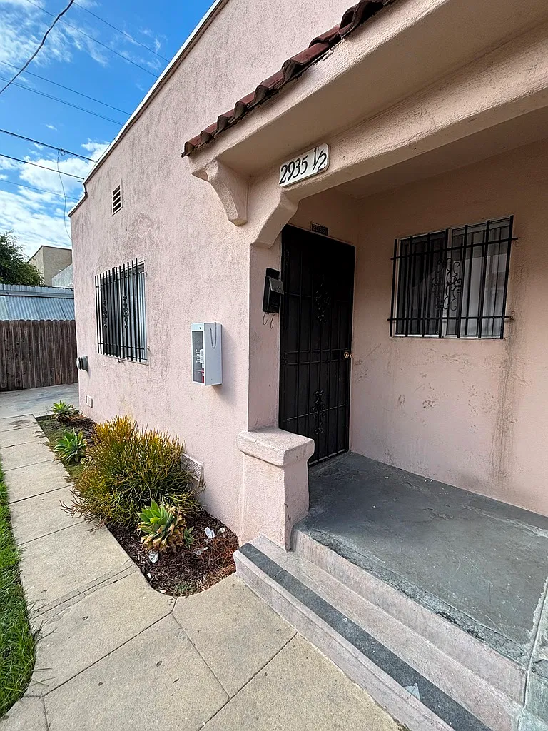 2 bed, 800 sqft, $2,900 — Photo 2
