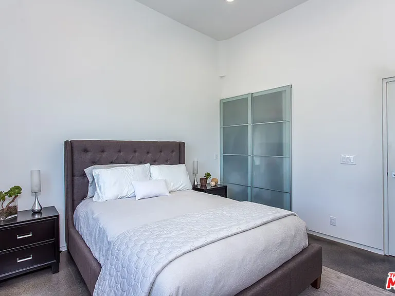 615 6th Ave #1/2 — Photo 16