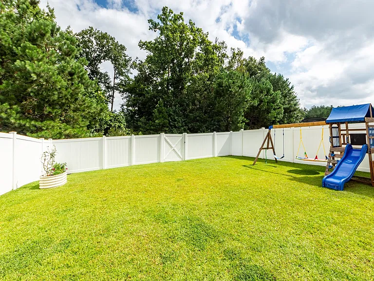 121 Hawthorne Landing Dr — Photo 21