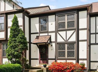 33 Lyndhurst Ct, Sterling, VA 20165