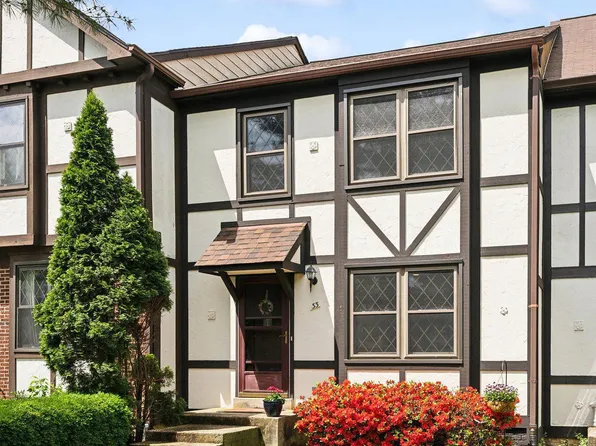 33 Lyndhurst Ct, Sterling, VA 20165