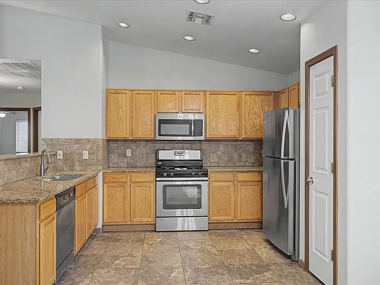 10451 E Vashon St — Photo 8