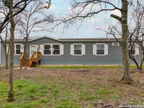 312 County Road 4631, Hondo, TX 78861