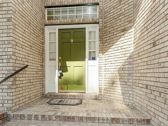 3rd image of 3646 Crimson Oaks Dr