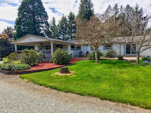 128 Market Ln, Myrtle Creek, OR 97457