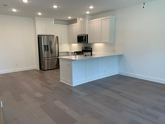 4th image of 1345 Blue Lake Blvd