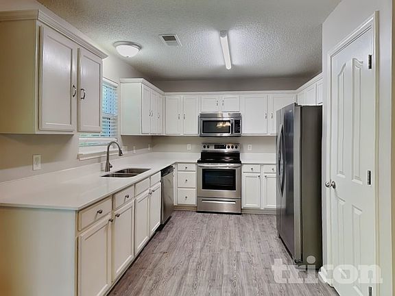 4th image of 5940 Briggs Dr