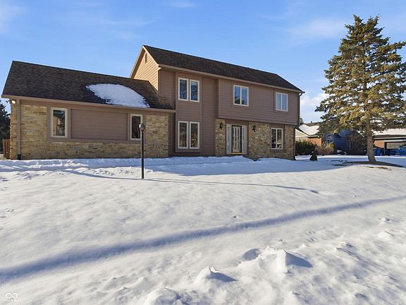 2nd image of 4843 Essex Ct