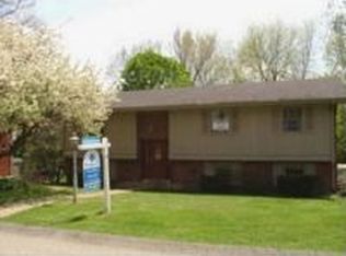 8 Marlboro Dr, Greensburg, PA 15601