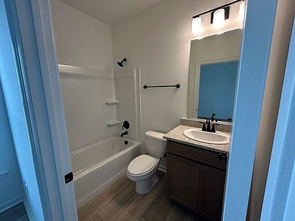 4th image of 126 Benjamin Dr