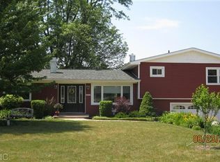 323 Buick Dr, Battle Creek, MI 49015