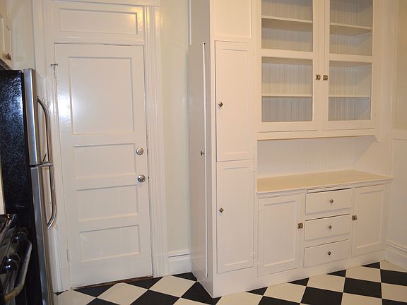 2nd image of 2156 Market St #4C