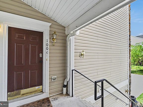 4th image of 100 Mohegan Dr Unit C