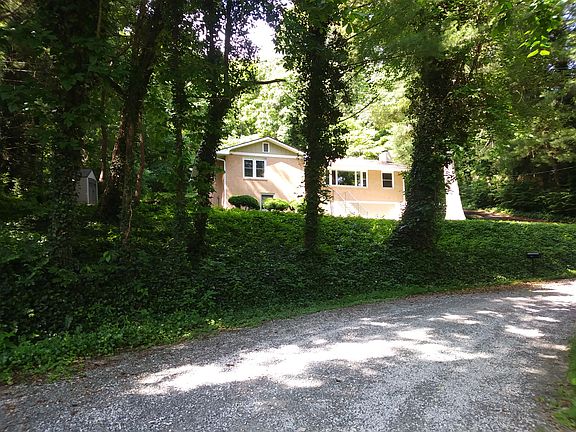 4th image of 2126 Woodridge Dr